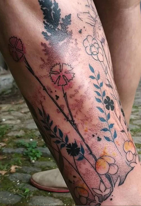tatouage_mollet_graphique_floral_Pictam_pellis_Toulouse